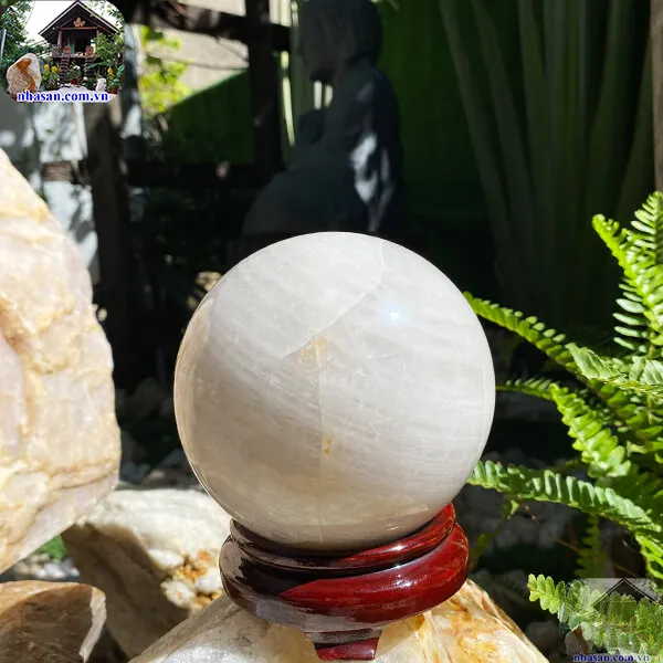 Quả cầu thạch anh phong thủy QC1251 - 2.7kg - 12.4cm
