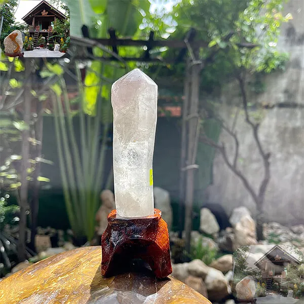 Trụ thạch anh tinh thể trắng 0.25kg, cao 14.5cm x ngang 3cm - T241