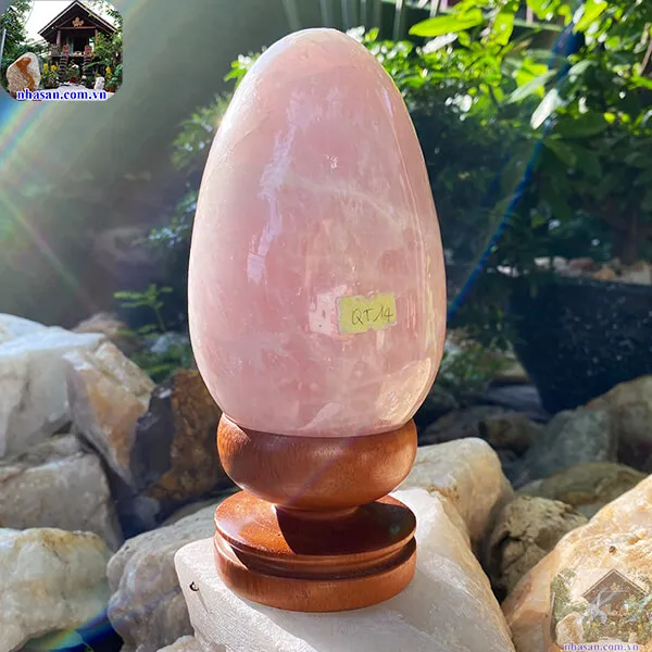 Quả trứng thạch anh hồng 2.15kg - Sức mạnh ẩn giấu