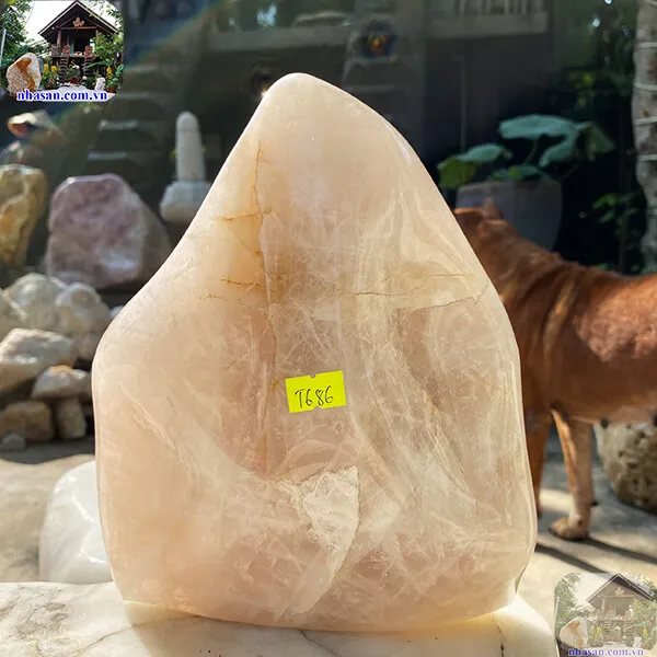 Trụ đá thạch anh hồng nặng 3.9kg, kích thước 22x17x8 cm, T686