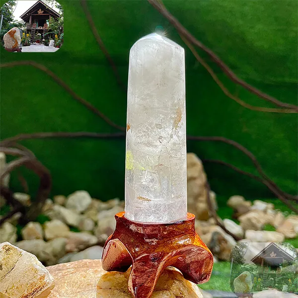 White quartz crystal pillar T227