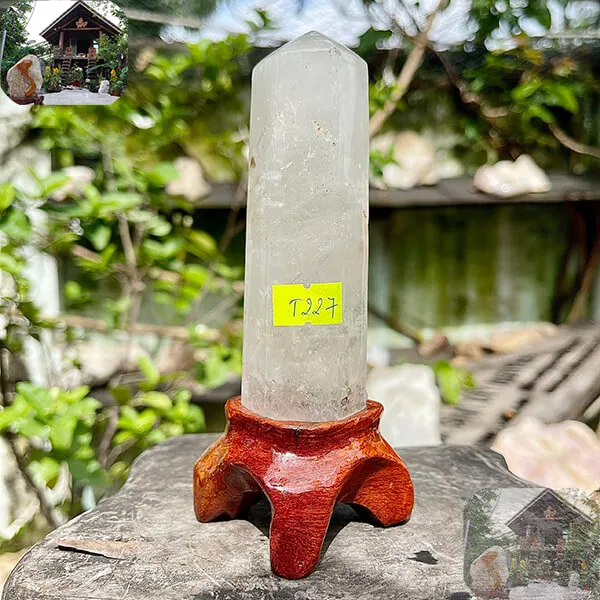 White quartz crystal pillar T227