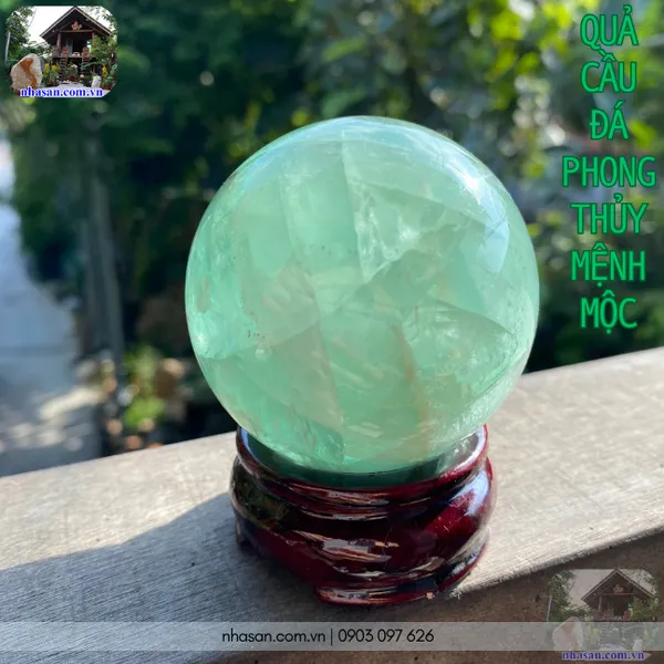 Quả cầu đá phong thủy mệnh mộc QC1368 nặng 450g, đường kính 6.7cm