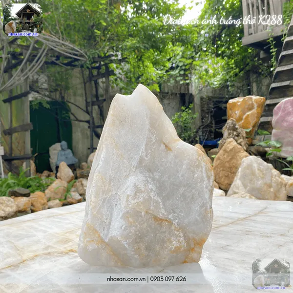 Đá thạch anh trắng thô K288 nặng 7.5kg, cao 28cm x ngang 23cm x dày 8cm