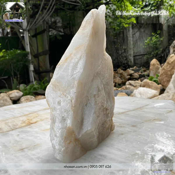 Đá thạch anh trắng thô K288 nặng 7.5kg, cao 28cm x ngang 23cm x dày 8cm