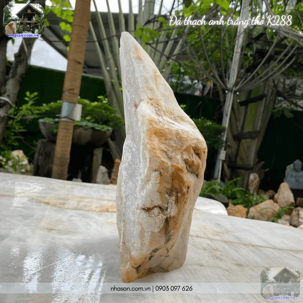 Đá thạch anh trắng thô K288 nặng 7.5kg, cao 28cm x ngang 23cm x dày 8cm