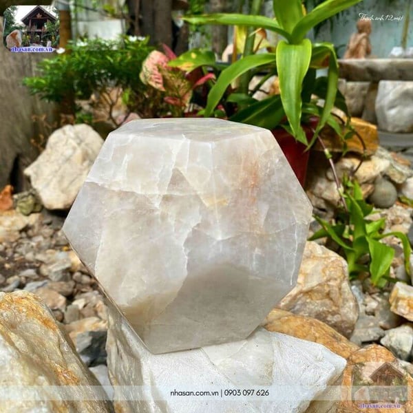 Đá thạch anh 12 mặt QC1485 - 4.1kg - 15.5cm