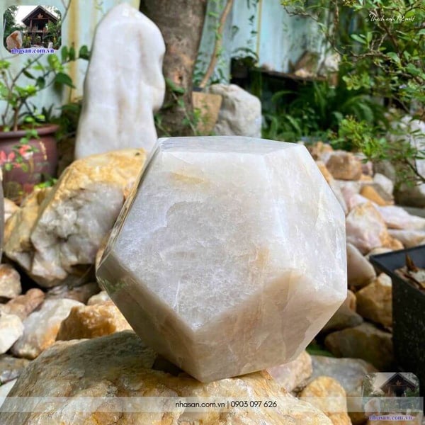 Đá thạch anh 12 mặt QC1485 - 4.1kg - 15.5cm