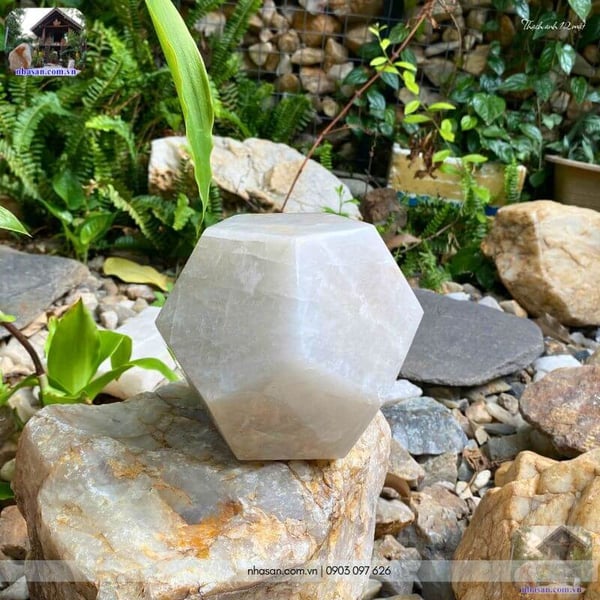 Đá thạch anh 12 mặt QC1485 - 4.1kg - 15.5cm
