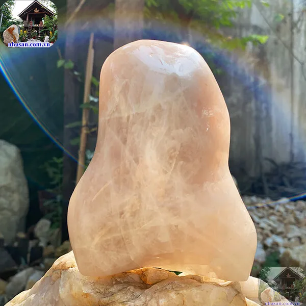 Trụ thạch anh màu hồng 1.44kg, cao 14cm x ngang 11cm x dày 7.5cm - T687