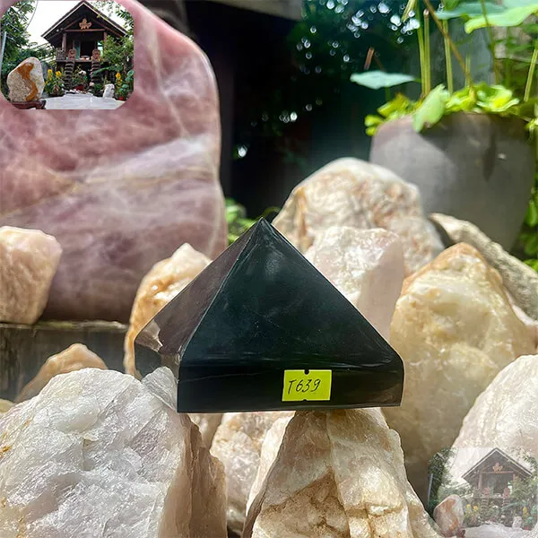 Kim tự tháp đá obsidian 1.1kg, cao 8cm x ngang 10cm - T639