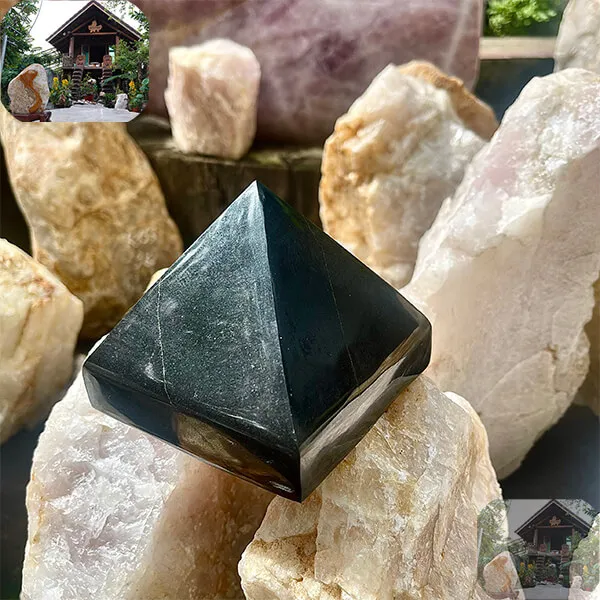 Kim tự tháp đá obsidian 1.1kg, cao 8cm x ngang 10cm - T639