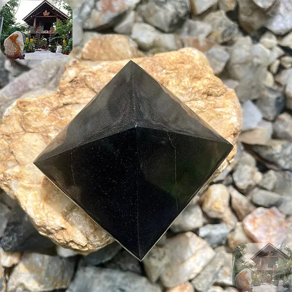 Kim tự tháp đá obsidian 1.1kg, cao 8cm x ngang 10cm - T639