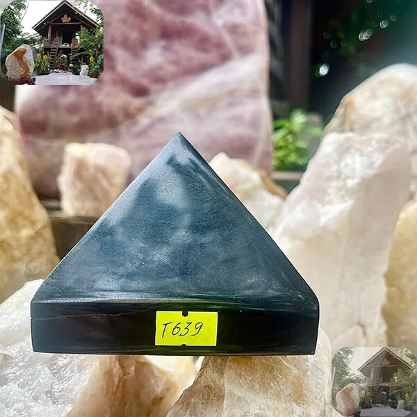 Kim tự tháp đá obsidian 1.1kg, cao 8cm x ngang 10cm - T639