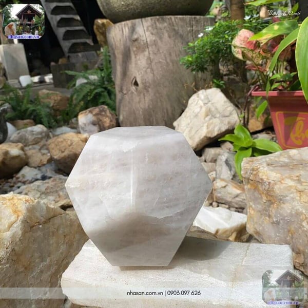 Đá thạch anh 12 mặt QC1486 - 4kg - 15.5cm