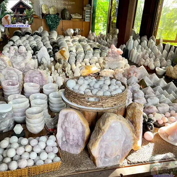 Giá Đá Thạch Anh - Đá Phong Thủy