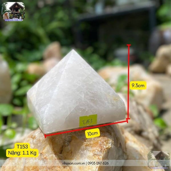 Đá thạch anh kim tự tháp T153 - 1.1kg
