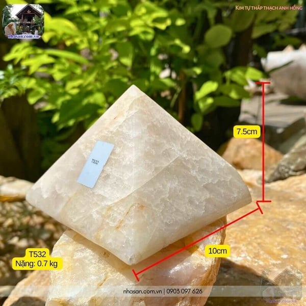 Kim tự tháp thạch anh hồng 0.7kg, cao 7.5cm x ngang 10cm - T532