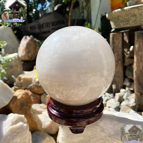 Cầu đá thạch anh QC1292, nặng 2.18kg, đường kính 12cm