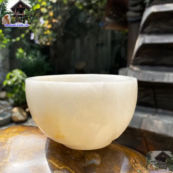 Bát đá thạch anh trắng 1.06Kg-13cm B61
