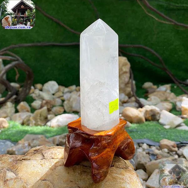 White quartz crystal pillar T229
