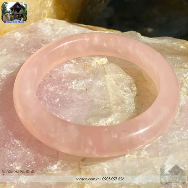 Vòng thạch anh hồng bản liền