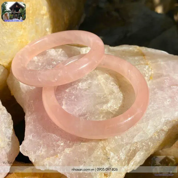 Vòng thạch anh hồng bản liền