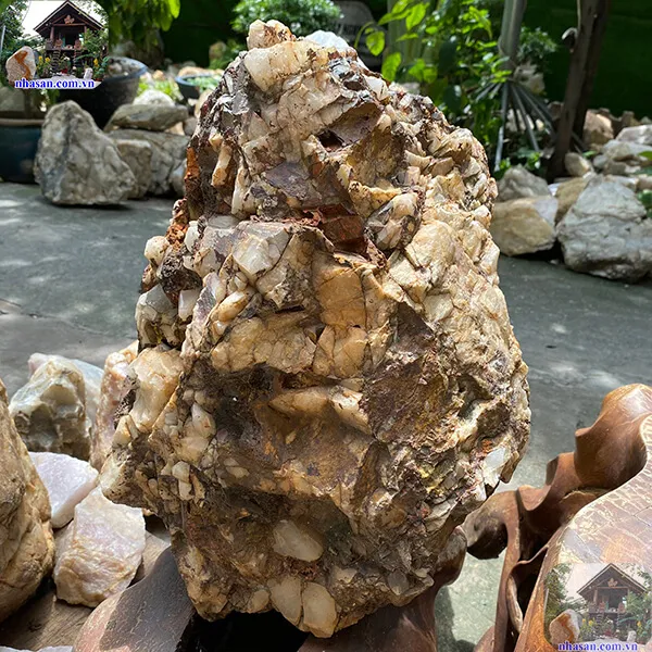 Thạch anh tinh thể thô - Đá trấn trạch và trang trí độc đáo