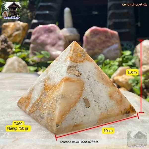 Kim tự tháp đá mã não tự nhiên 750gr, cao 10cm x ngang 10cm - T469
