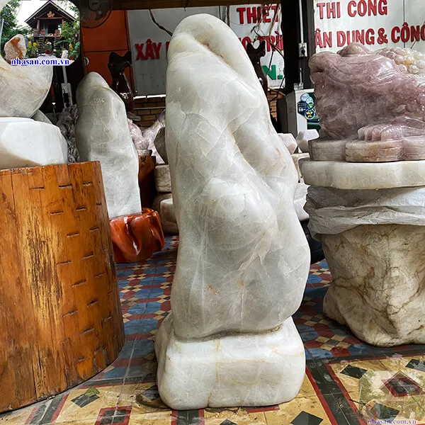 Trụ đá thạch anh trắng 105kg, cao 76cm x ngang 26cm - T558