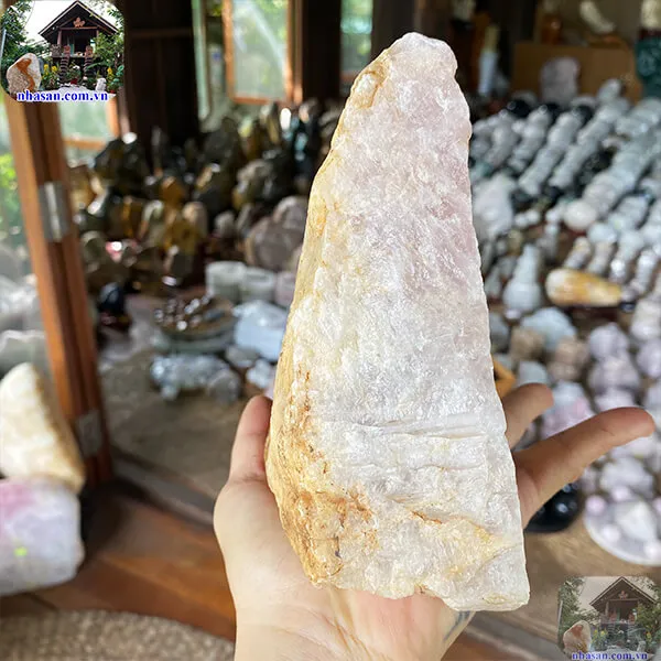 Thạch anh hồng giải pháp khử sóng từ cho gia đình bình an