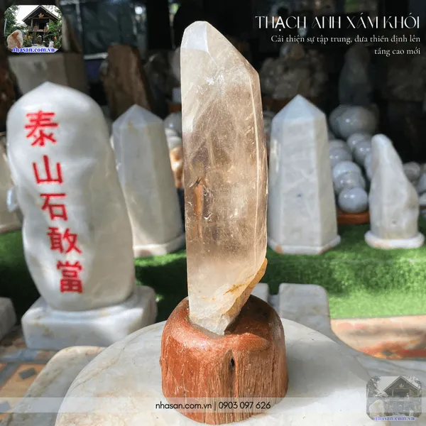Trụ thạch anh xám khói 860gr, cao 22.5cm - T735