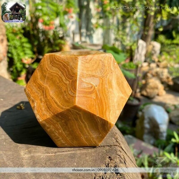 Đá canxedon vàng 12 mặt 1.24kg - 10.5cm - QC1481