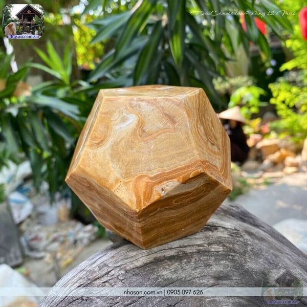 Đá canxedon vàng 12 mặt 1.24kg - 10.5cm - QC1481