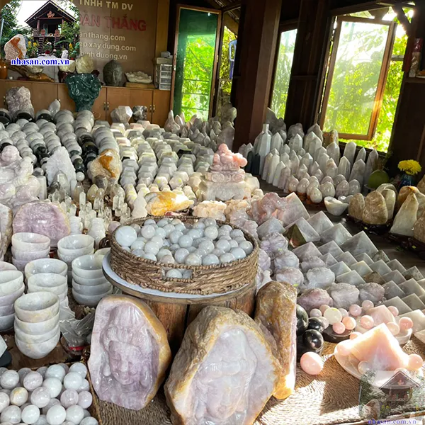 Giá Đá Thạch Anh - Đá Phong Thủy