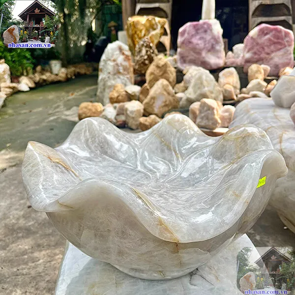 Bát sen thả hoa đá thạch anh 38kg - Biểu tượng của thuần khiết và thanh tịnh
