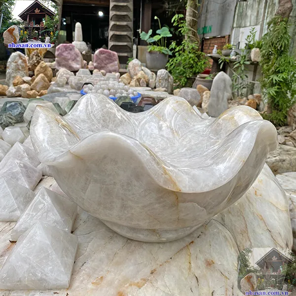 Bát sen thả hoa đá thạch anh 38kg - Biểu tượng của thuần khiết và thanh tịnh