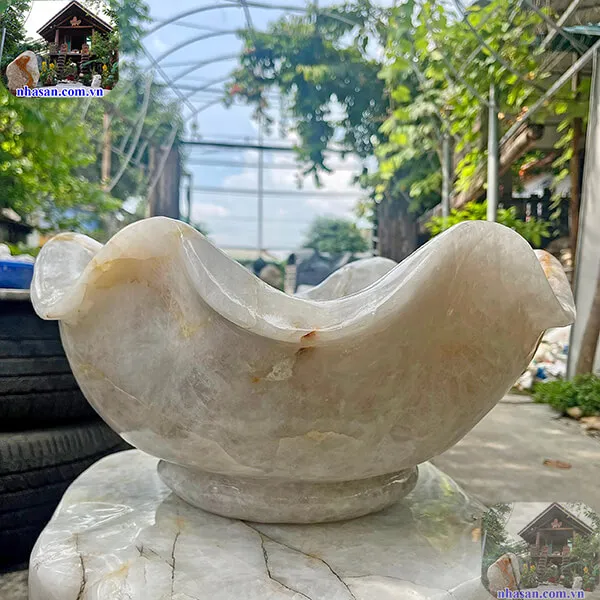 Bát sen thả hoa đá thạch anh 38kg - Biểu tượng của thuần khiết và thanh tịnh