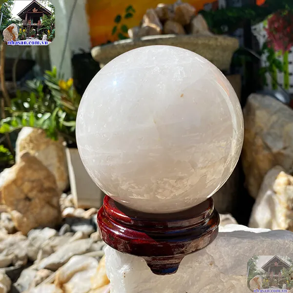 Cầu đá thạch anh QC1292, nặng 2.18kg, đường kính 12cm