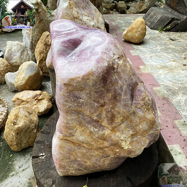 Cuội đá thạch anh hồng thô khối nặng 165kg, cao 53cm x ngang 47cm x dày 40cm - T628