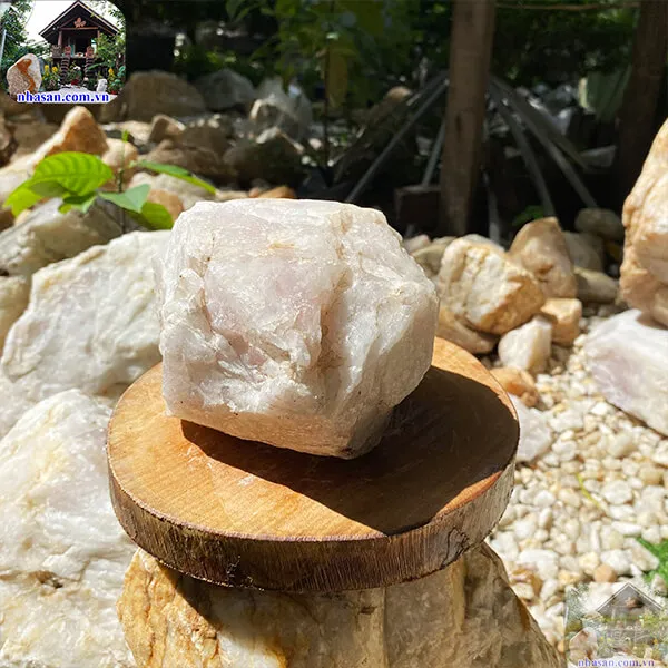 Thạch anh hồng trấn trạch 3.2kg (10x18 cm) Vật phẩm phong thủy mang lại may mắn và bình an cho gia đình