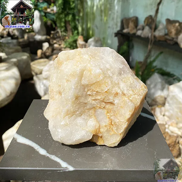 Đá thạch anh thô 1.4kg (12x12 cm) cho phòng ngủ - Vật phẩm phong thủy giúp mang lại giấc ngủ ngon