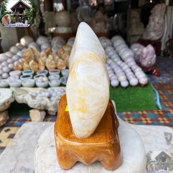 Thạch anh bông vàng 3.1kg (KT: 22 x 19 cm) - TAV137