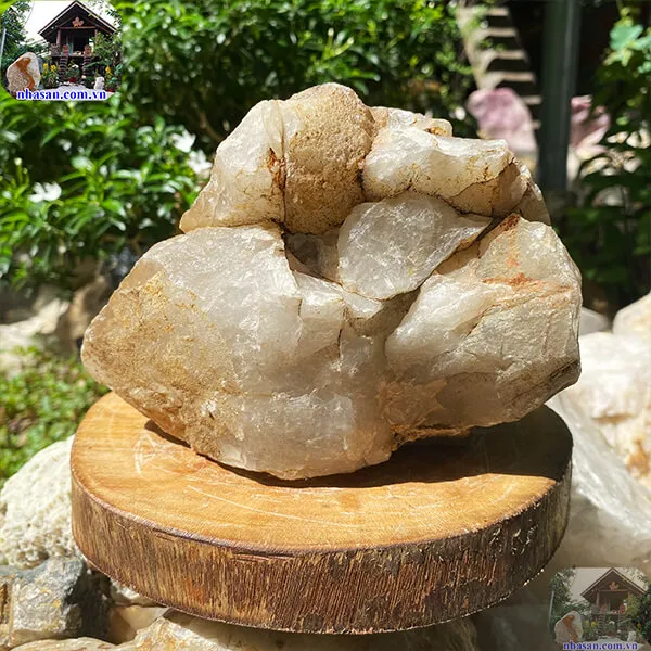 Đá thạch anh thô 2.75kg (13x20 cm) để trang trí nội thất
