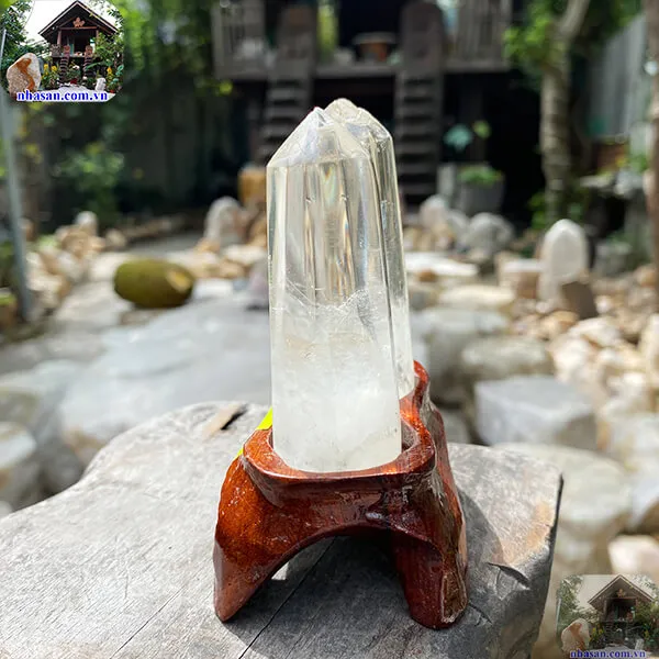 Tụ đá tinh thể thạch anh trắng 0.3kg, cao 12cm x ngang 5.5cm - T296