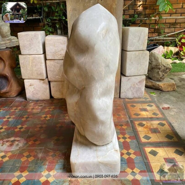 Thái sơn thạch cẩm đương đá thạch anh trắng (111kg - cao 78cm)