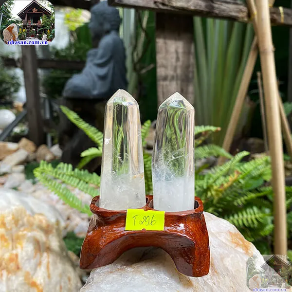 Tụ đá tinh thể thạch anh trắng 0.3kg, cao 12cm x ngang 5.5cm - T296