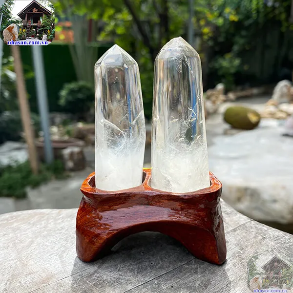 Tụ đá tinh thể thạch anh trắng 0.3kg, cao 12cm x ngang 5.5cm - T296