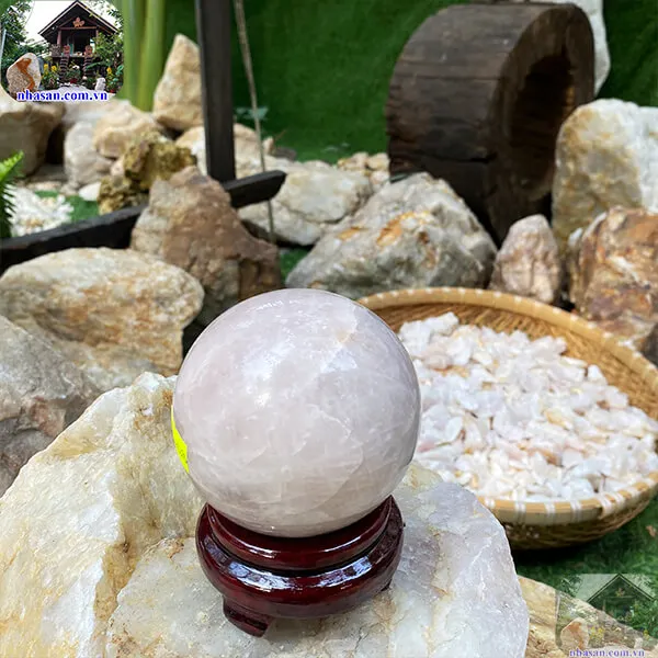 Quả cầu thạch anh hồng 8.6cm-0.84kg-QC1020