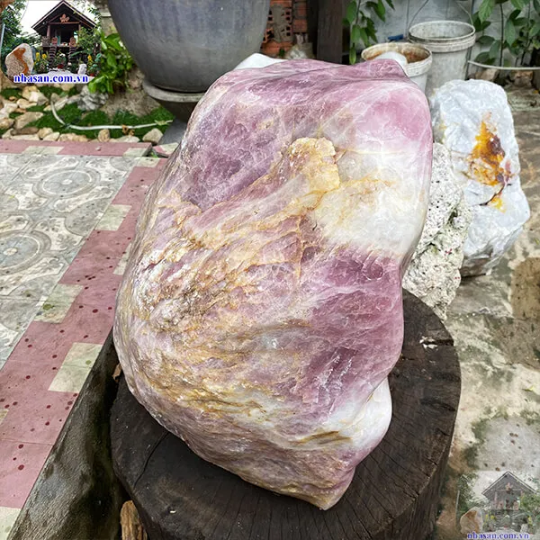 Cuội đá thạch anh hồng thô khối nặng 165kg, cao 53cm x ngang 47cm x dày 40cm - T628